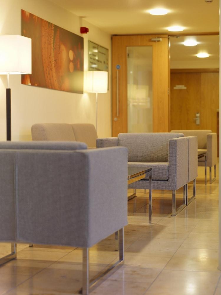 Maldron Hotel Portlaoise Bagian luar foto