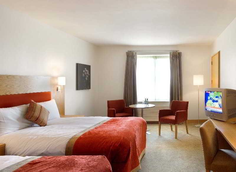 Maldron Hotel Portlaoise Bagian luar foto