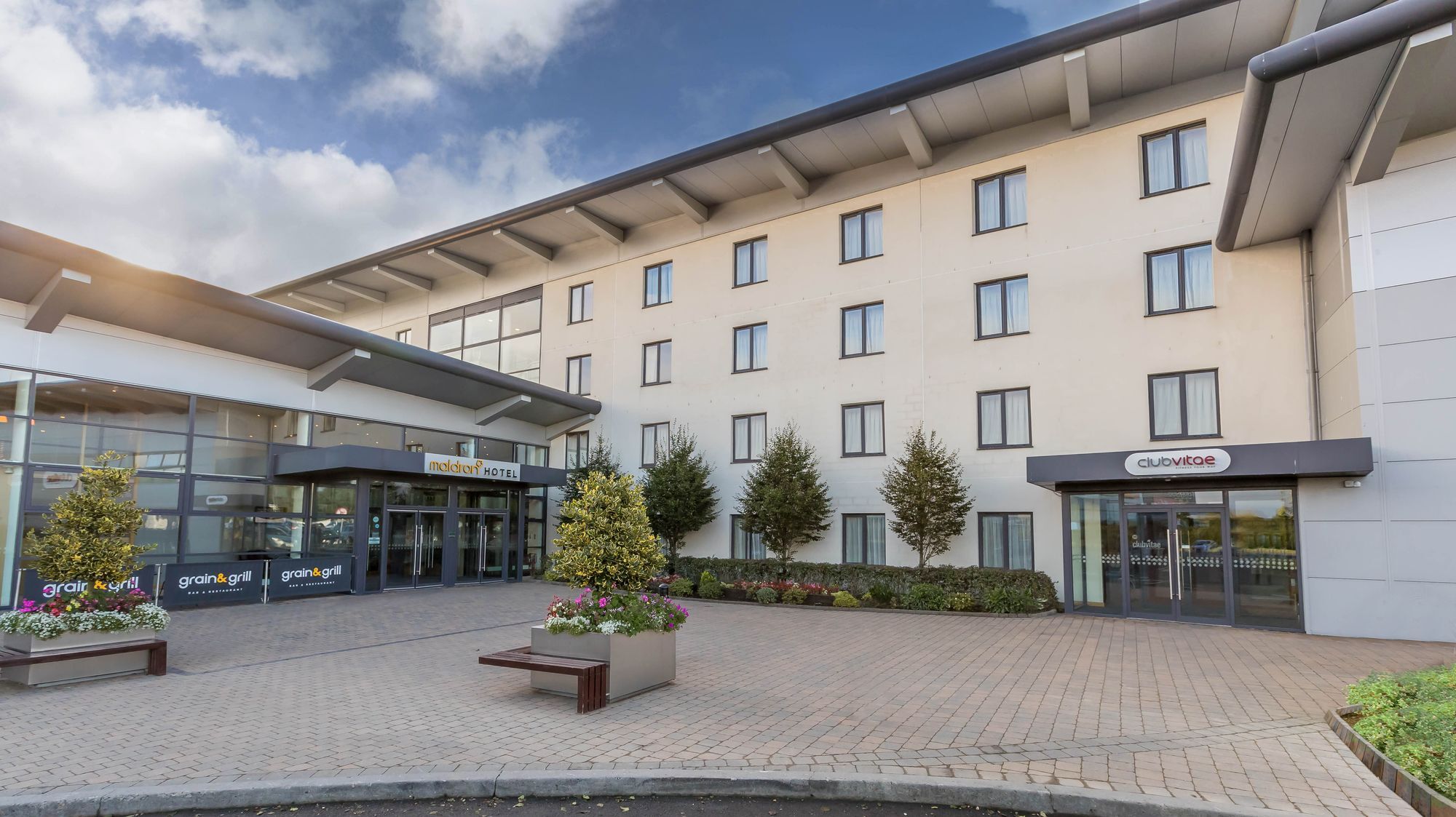 Maldron Hotel Portlaoise Bagian luar foto