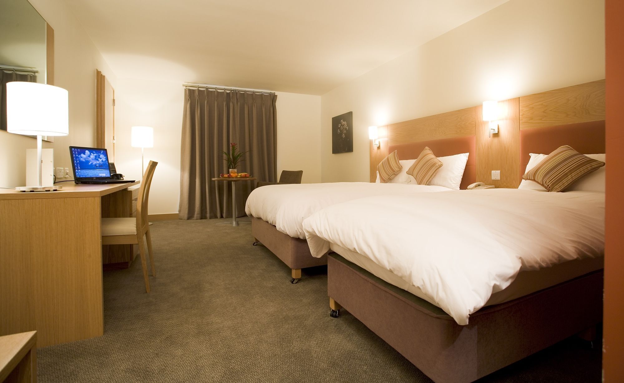 Maldron Hotel Portlaoise Bagian luar foto